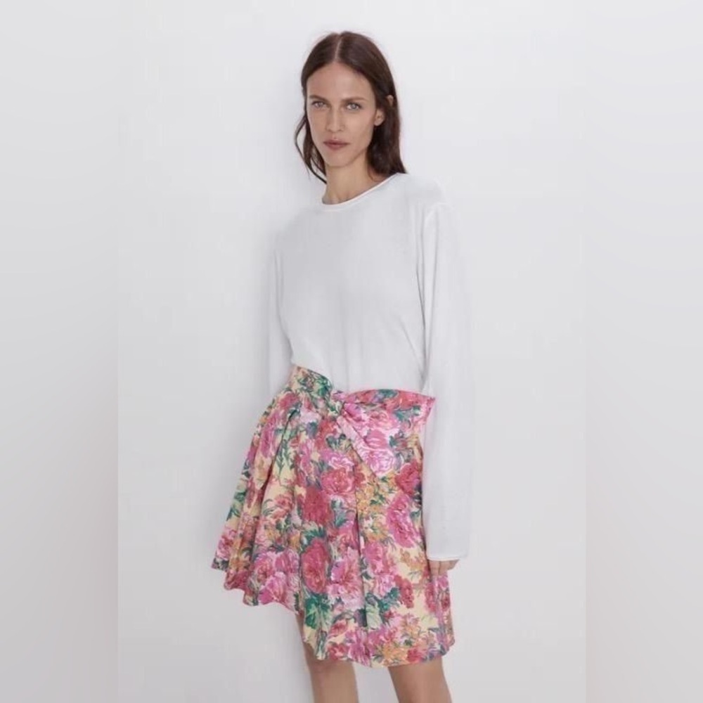 ZARA‎ FLORAL PRINT MINI SKIRT SIZE M